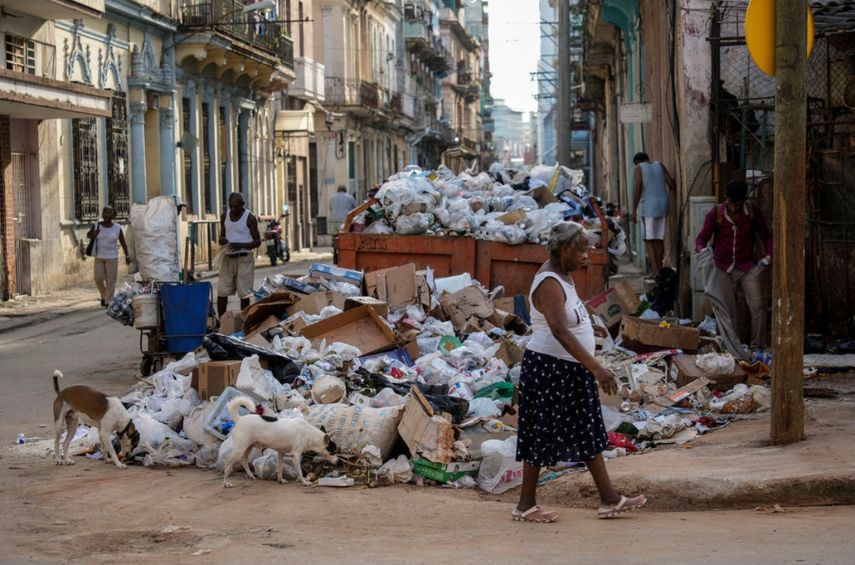 La basura se acumula en una esquina de La Habana, Cuba, el martes 24 de septiembre de 2024. La basura se acumula en una esquina de La Habana, Cuba, el martes 24 de septiembre de 2024.