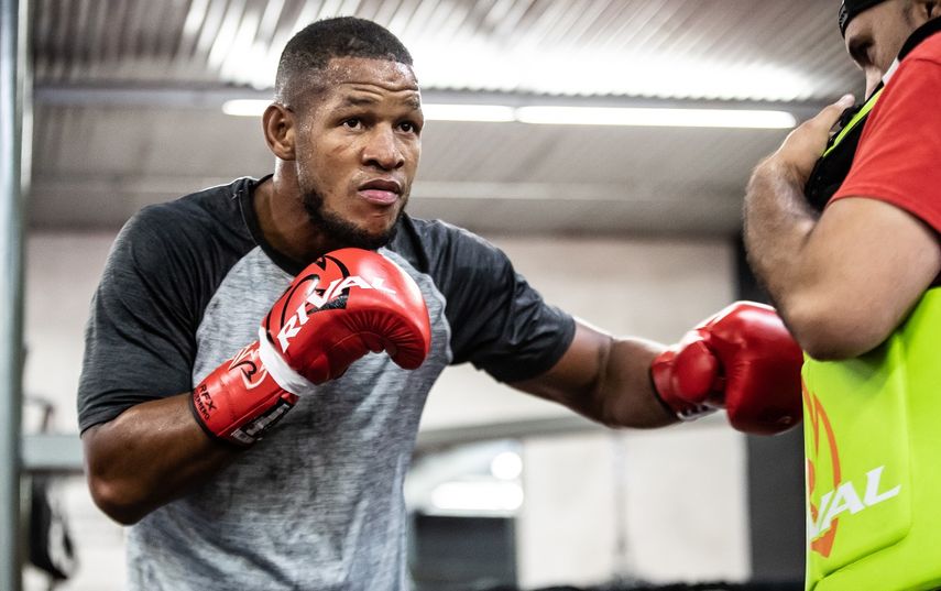 El boxeador cubano Sullivan Barrera, durante una sesión de entrenamiento.
