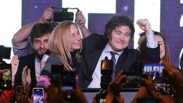 El economista y legislador Javier Milei, se convirtió en la sorpresa de las elecciones primarias en Argentina.&nbsp;