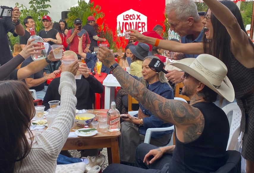 Maluma celebra el lanzamiento de su nuevo disco, Loco x volver, en la casa donde creció, en Guarne, Colombia.