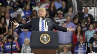 El presidente de los Estados Unidos&nbsp;Donald&nbsp;J.&nbsp;Trump&nbsp;habla durante un acto en el Centro Cívico de Charleston (EEUU).