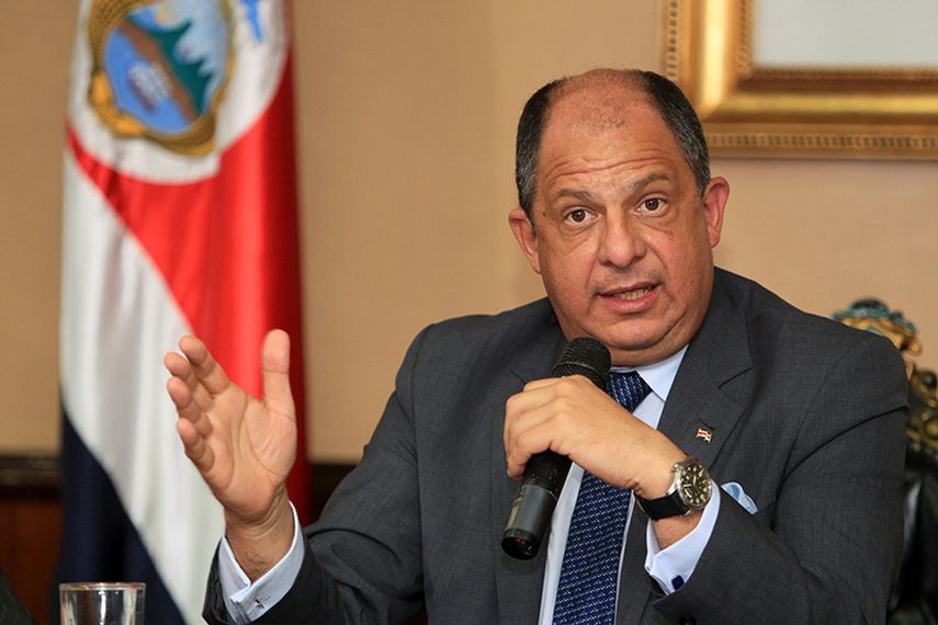 Con la decisión de negar visas temporales a los migrantes cubanos que transitan por Centroamérica la situación se torna compleja en la región; por lo que el presidente costarricense, Luis Guillermo Solís busca una solución conjunta (ARCHIVO)
