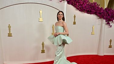 La actriz estadounidense Emma Stone asiste a la 96ª edición de los Premios anuales de la Academia en el Dolby Theatre de Hollywood, California, el 10 de marzo de 2024. &nbsp;