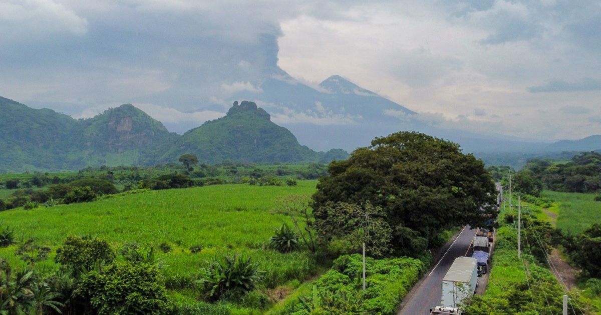 Más de 300 evacuados por erupción del volcán de Fuego en Guatemala