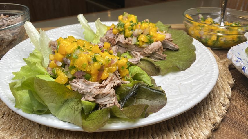 Tacos de Lechuga con Cerdo y Salsa de Mango