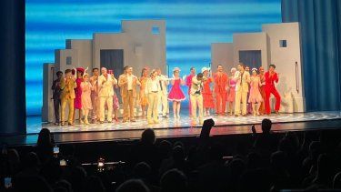 El musical Mamma Mia! se presenta en el Adrienne Arsht Center de Miami.