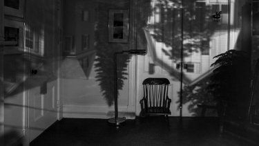 Camera Obscura Image of Houses Across the Street in our Living Room, 1991, fotografía de Abelardo Morell &nbsp;