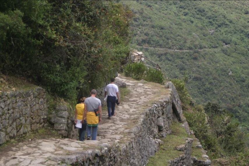 Durante el pasado fin de semana se registró un deslizamiento de tierra en un tramo de la ruta 5 de la Red de Caminos Inka, por lo que se ordenó el uso del camino alterno que va desde el kilómetro 106 de la línea del tren hacia los sitios de Wiñaywayna y Machu Picchu.