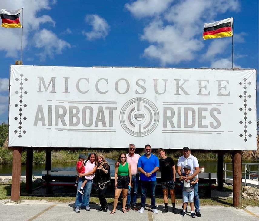 Visitantes en la reserva Miccosukee.