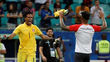 Pedro Gallese de Perú celebra tras ganar en la serie de penaltis durante el partido Uruguay-Perú de cuartos de final de la Copa América de Fútbol 2019, el sábado 29 de junio.