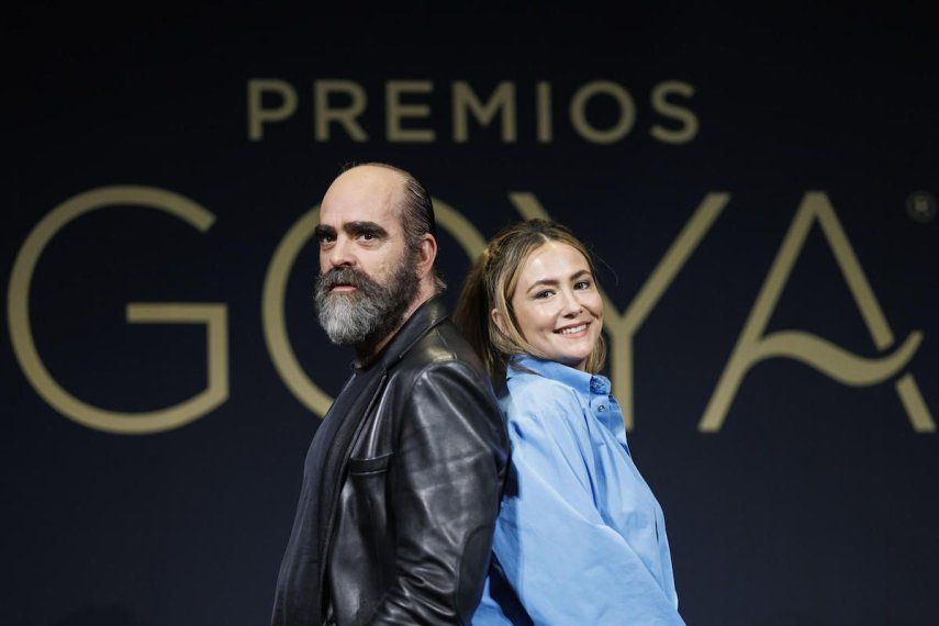 Los presentadores de la gala de los Goya 2026, la cantante y actriz Rigoberta Bandini y el actor Luis Tosar.