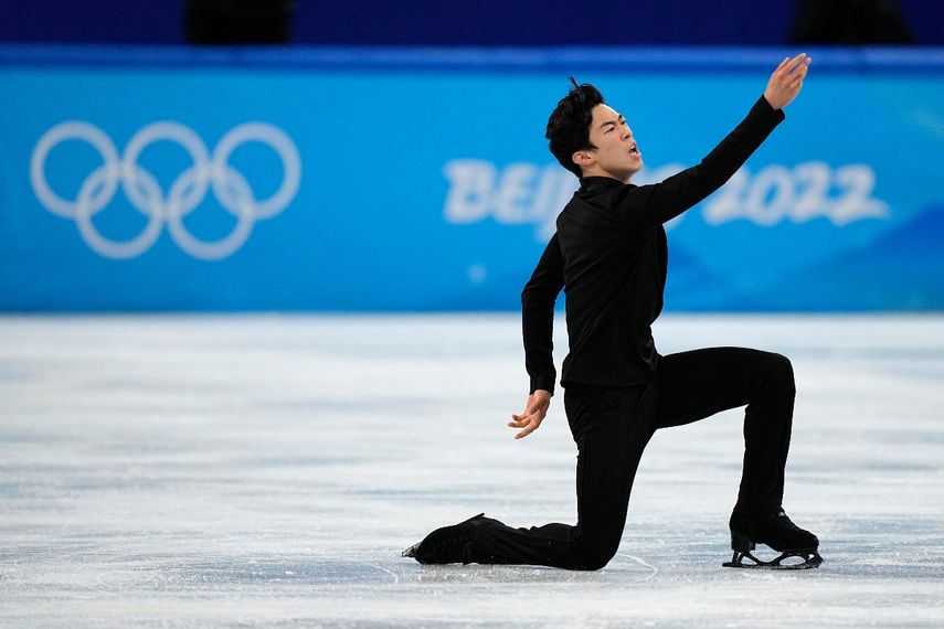El patinador estadounidense Nathan Chen compite en el programa corto de la prueba de patinaje artístico masculino en los Juegos Olímpicos de Invierno de Pekin 2022, el 8 de febrero de 2022.