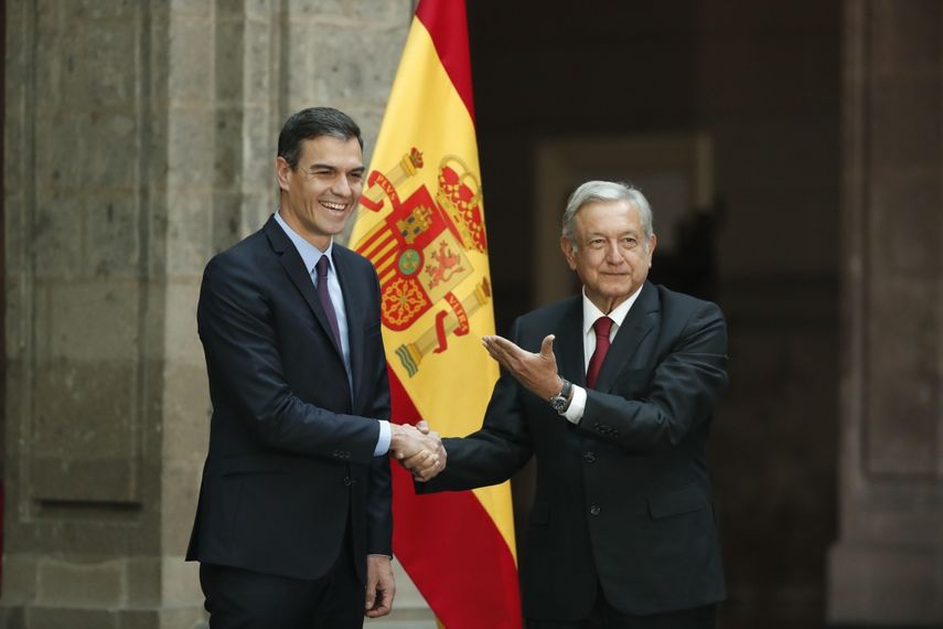 El presidente del Gobierno español, Pedro Sánchez (i); y su homólogo de&nbsp;México, Andrés Manuel López Obrador (d)&nbsp;