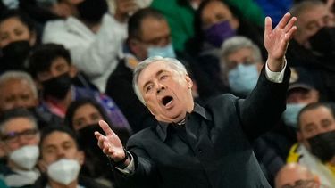 El técnico del Real Madrid Carlo Ancelotti durante el partido contra Paris Saint-Germain en la Champions League