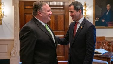 El secretario de Estado, Mike Pompeo con el presidente encargado de Venezuela, Juan Guaidó.