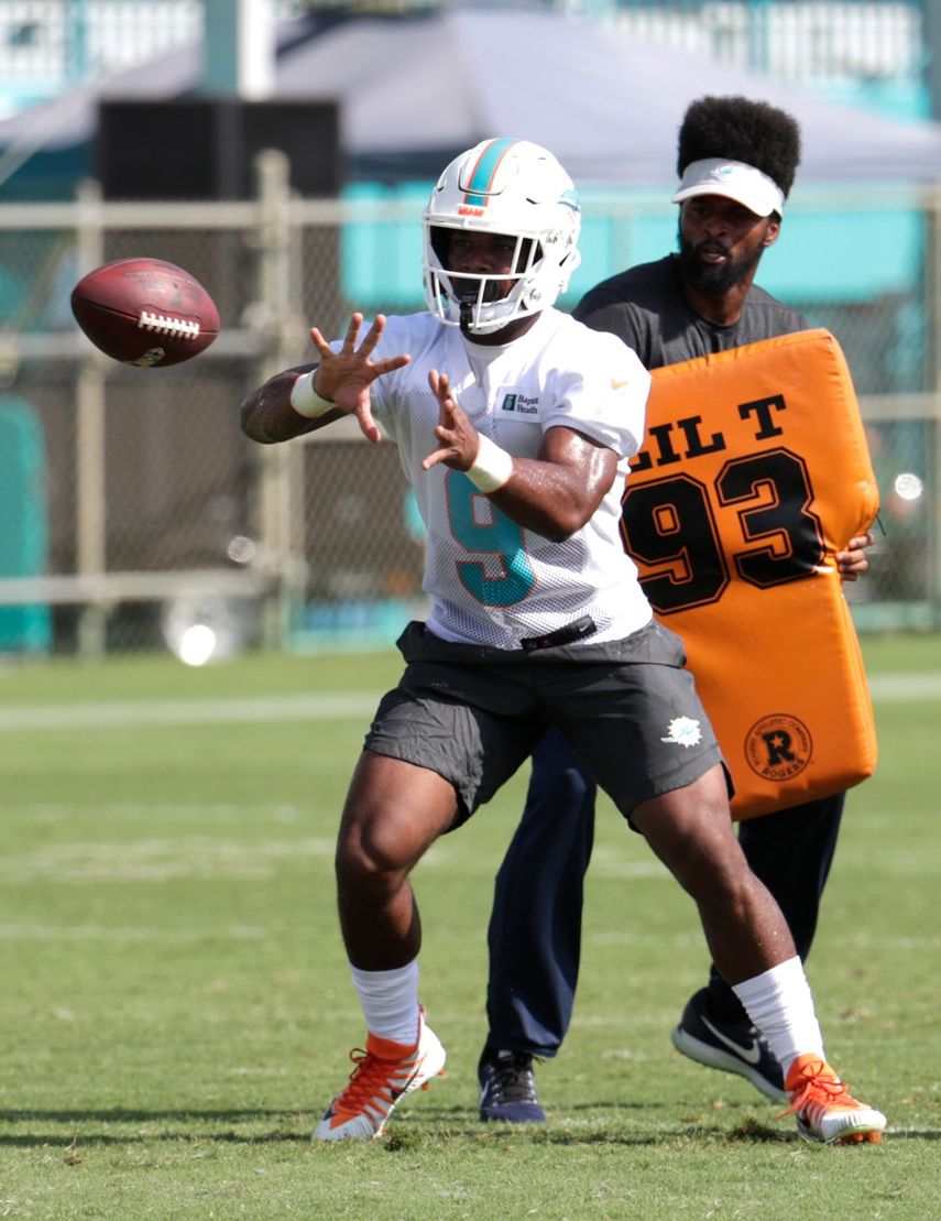 Mark&nbsp;Walton, de 22 años, jugó a nivel fútbol americano para la Universidad de Miami y fue seleccionado en la cuarta ronda del draft de la NFL por los Bengals de Cincinnati en 2018. Firmó con los Dolphins este año.