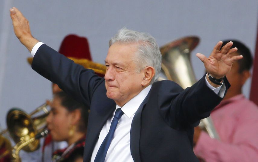 El presidente de México Andrés Manuel López Obrador celebraba el primer aniversario de su elección, en la plaza del Zócalo en la Ciudad de México. 