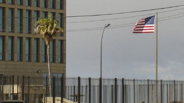 A fines de septiembre el Departamento de Estado retiró al 60% de su personal en La Habana y expulsó a una cifra similar de funcionarios cubanos de Washington.&nbsp;