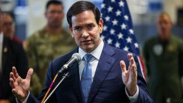 El Secretario de Estado de EEUU, Marco Rubio, habla con los medios después de visitar el Centro de Coordinación Civil-Militar en el sur de Israel el 24 de octubre de 2025.