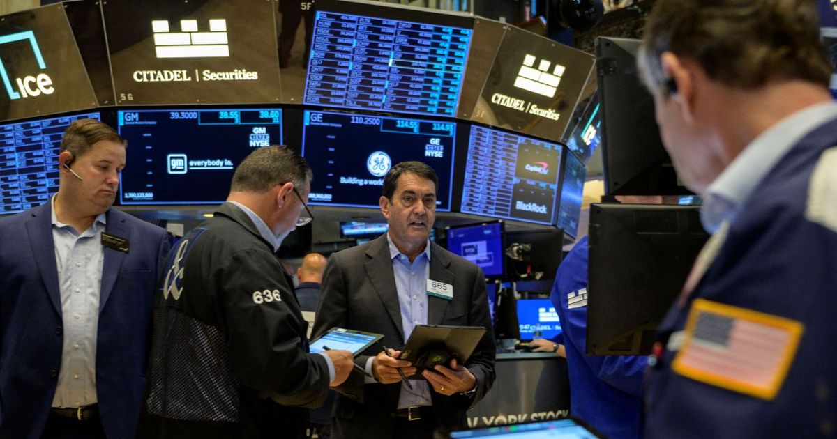 Wall Street abre en alza a la espera de indicadores económicos
