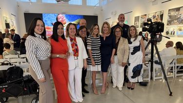 Equipo de Telemundo 51 en la presentación del documental.