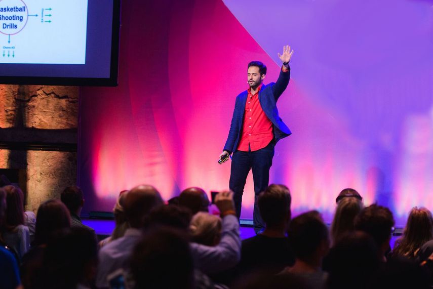 Entre las personas que han confiado alguna de sus consultorías a Sebastián Beja se encuentra el conductor de televisión mexicana Marco Antonio Regil, entre muchos otros.