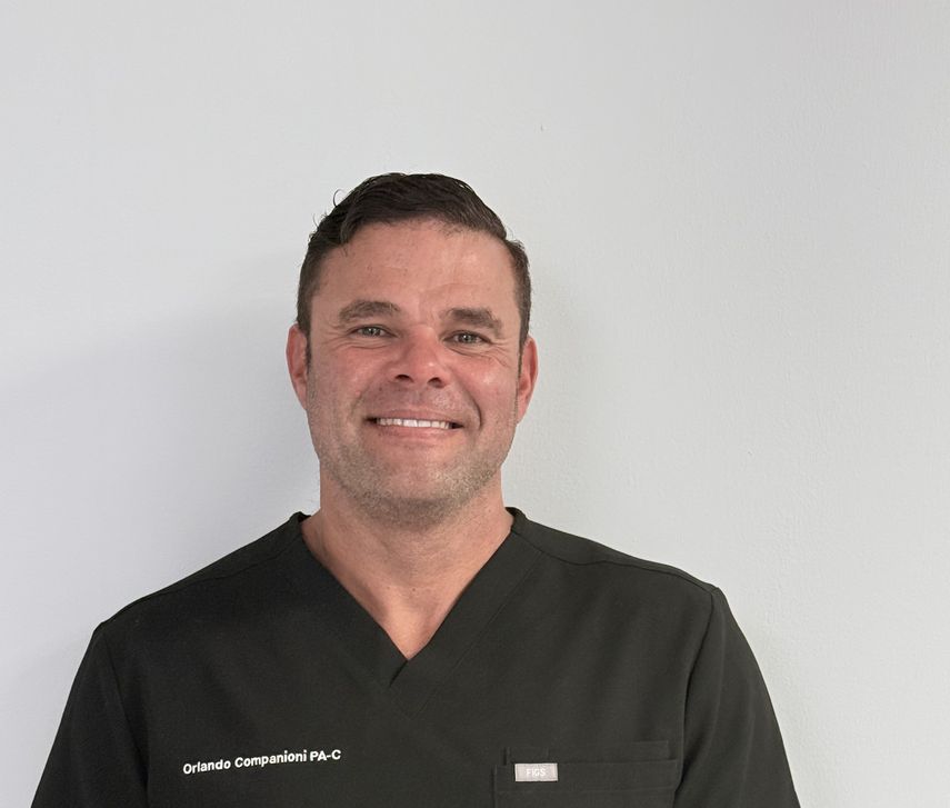 Orlando Companioni, asistente médico con experiencia en medicina de emergencia y atención primaria.