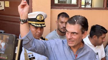 Rodrigo Paz, presidente de Bolivia, luego de votar en la segunda vuelta de las elecciones regionales este 19 de abril 2026