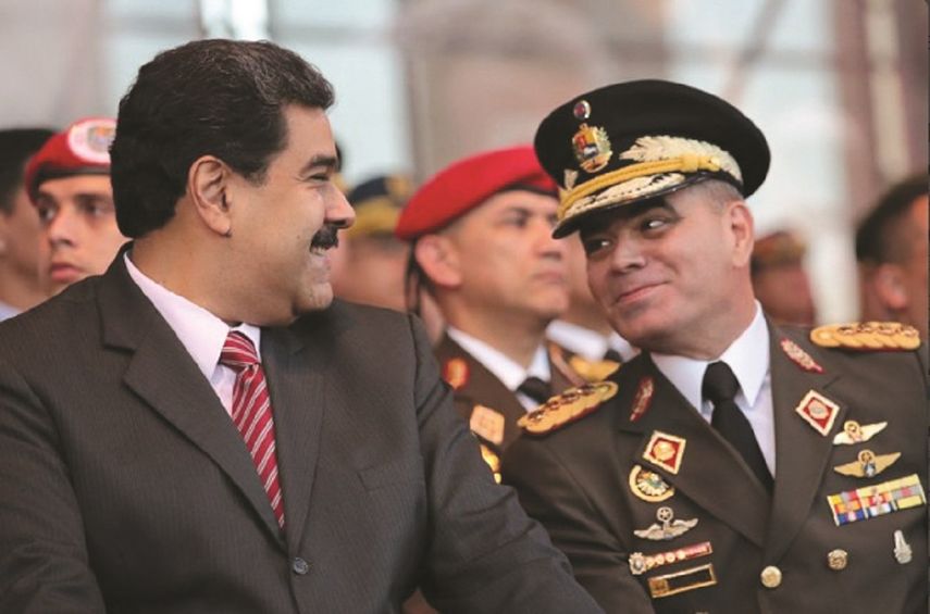 El régimen de Nicolás Maduro (i) se sostiene gracias al poder militar, asegura el presidente del Parlamento, Henry Ramos Allup.