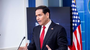 El secretario de Estado, Marco Rubio, habla con los periodistas en la Casa Blanca.