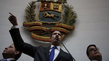 NOTICIA DE VENEZUELA  - Página 52 El-lider-la-oposicion-juan-guaido-habla-la-asamblea-nacional-caracas-venezuela-el-martes-7-enero-2020