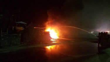 &nbsp;El incendio comenzó justo antes de las 3 a.m. de este domingo.&nbsp;