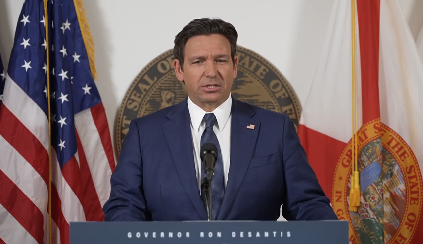 Ron DeSantis, gobernador de Florida habla en Tallahassee. 