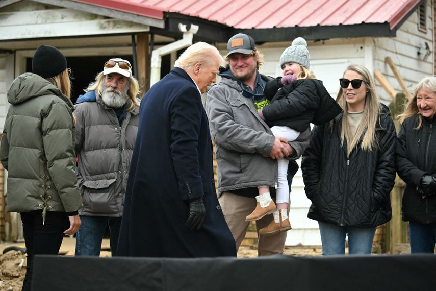 El presidente de Estados Unidos Donald J. Trump visita zonas devastadas por el paso del huracán Helene en Carolina del Norte.