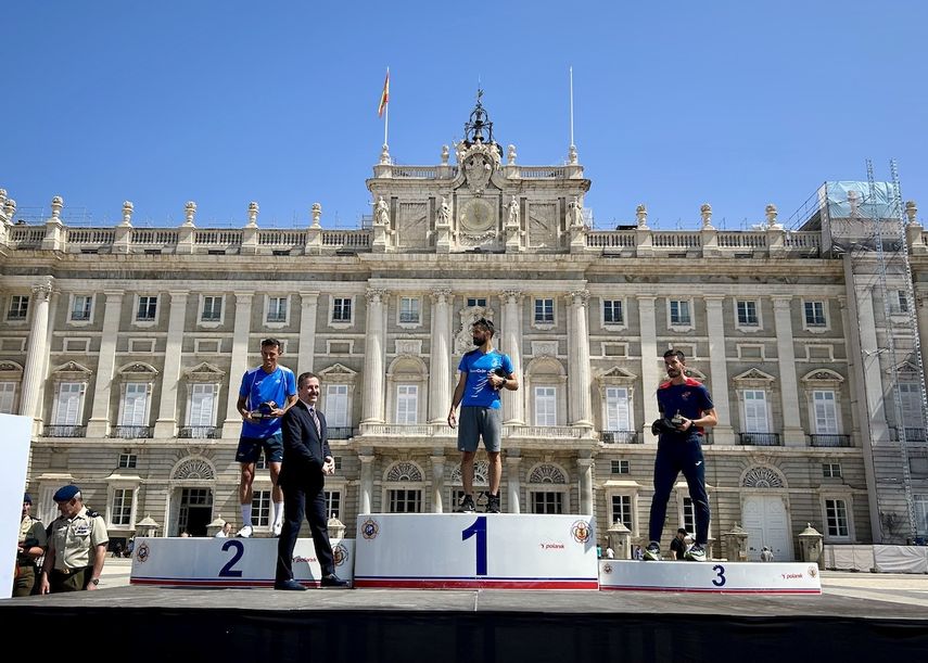 En la carrera han participado también agrupaciones de la UME, de la Guardia Real, de la Policía Municipal, la Guardia Civil y de otras corporaciones.