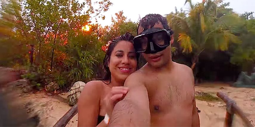 Este hombre y su mujer en la laguna Yal-Ku en Mexico estuvieron a punto de arruinar sus vacaciones. Foto:YouTube