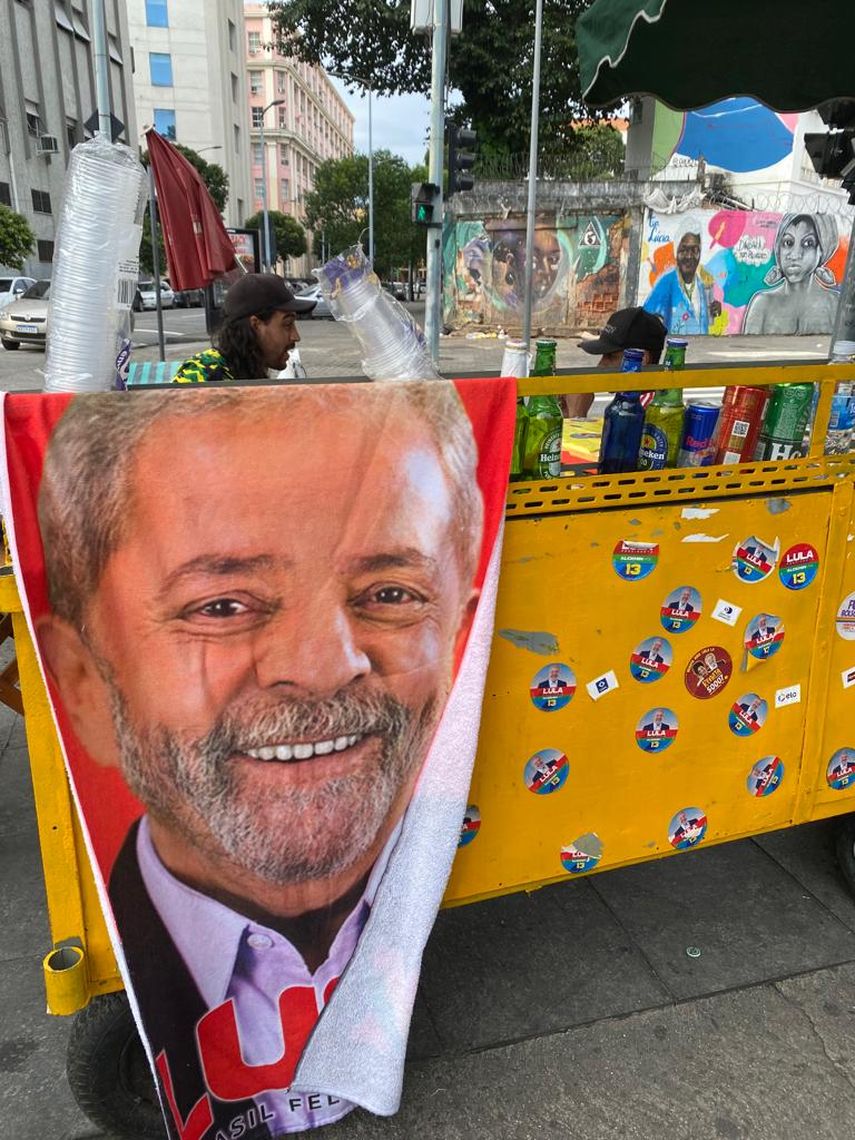 La campaña de Lula llegó en forma de merchandising a negocios locales.