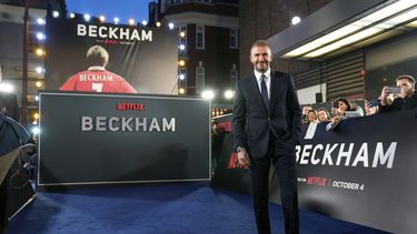 David Beckham posa a su llegada al estreno de la serie documental de Netflix Beckham el martes 3 de octubre de 2023 en Londres.&nbsp;