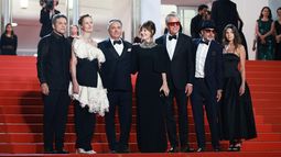 Paul Soriano, Vicky Krieps, Andy García, Rosemarie DeWitt, Danny Huston, Jai Stefan y Sofia Stefan asisten al estreno de Diamond durante el 79º Festival de Cine de Cannes, en Cannes, Francia, el 19 de mayo de 2026. &nbsp;