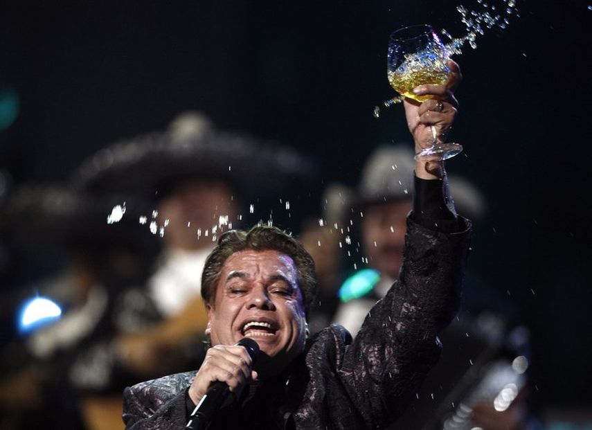 Foto del 5 de noviembre de 2009. El cantautor mexicano Juan Gabriel particip&oacute; en la entrega de los Grammys Latinos, realizada en Las Vegas.