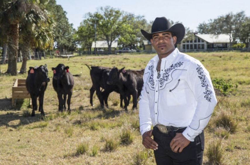 El pelotero cubano reside en el rancho con su novia, Sandra Quesada, y su primo Iván Ortiz, quien dirige la propiedad todo el año.
