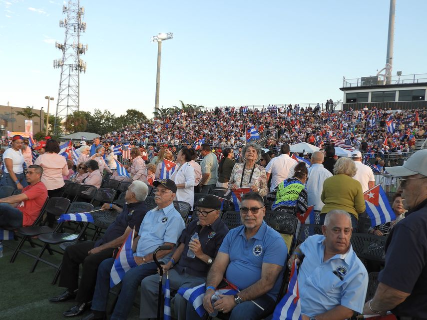 Miles de personas del sur de Florida asisten a evento por la libertad de Cuba.