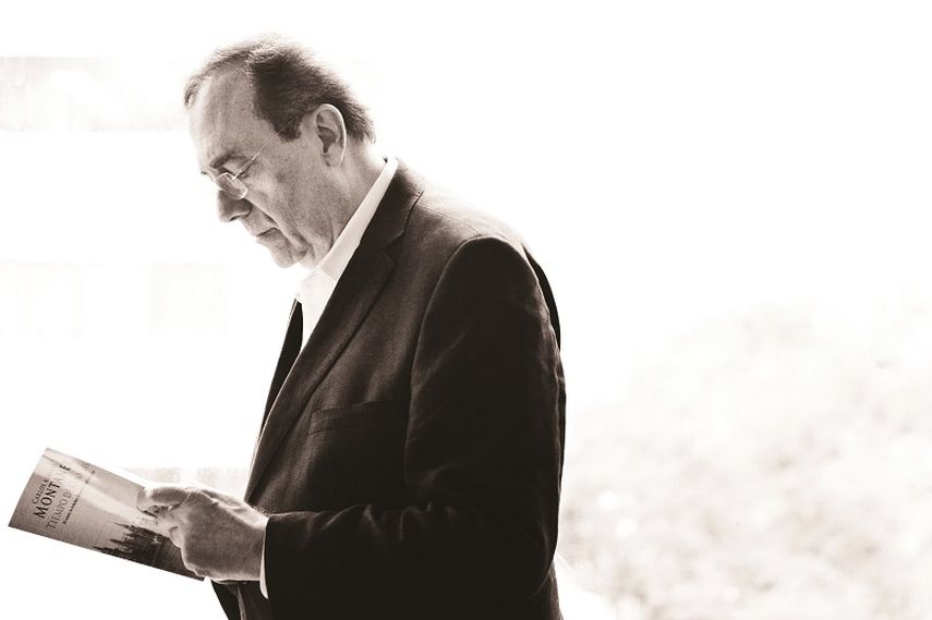 El autor reflexiona durante su visita a nuestra redacción. (Álvaro Mata)