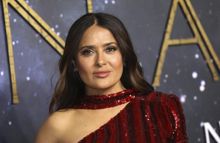 Salma Hayek posa al llegar a la premiere de 