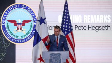 El secretario de Defensa de Estados Unidos, Pete Hegseth, pronuncia un discurso durante la Conferencia de Seguridad Centroamericana (CENTSEC25), organizada por Panamá y el Comando Sur de Estados Unidos, en Ciudad de Panamá el 9 de abril de 2025.