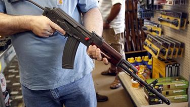 El Gobierno canadiense está considerando aumentar el control sobre las ventas de armas de fuego.