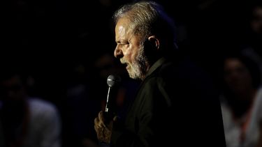 &nbsp;El expresidente Luiz Inácio Lula da Silva habla durante una reunión con líderes izquierdistas actuales y anteriores de América Latina, mientras lidera las primeras encuestas antes de las elecciones presidenciales de octubre en Brasil, en Río de Janeiro, Brasil, el miércoles 30 de marzo de 2022.&nbsp;