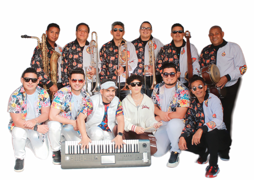 El artista venezolano Porfi Baloa y su agrupación de salsa Adolescentes