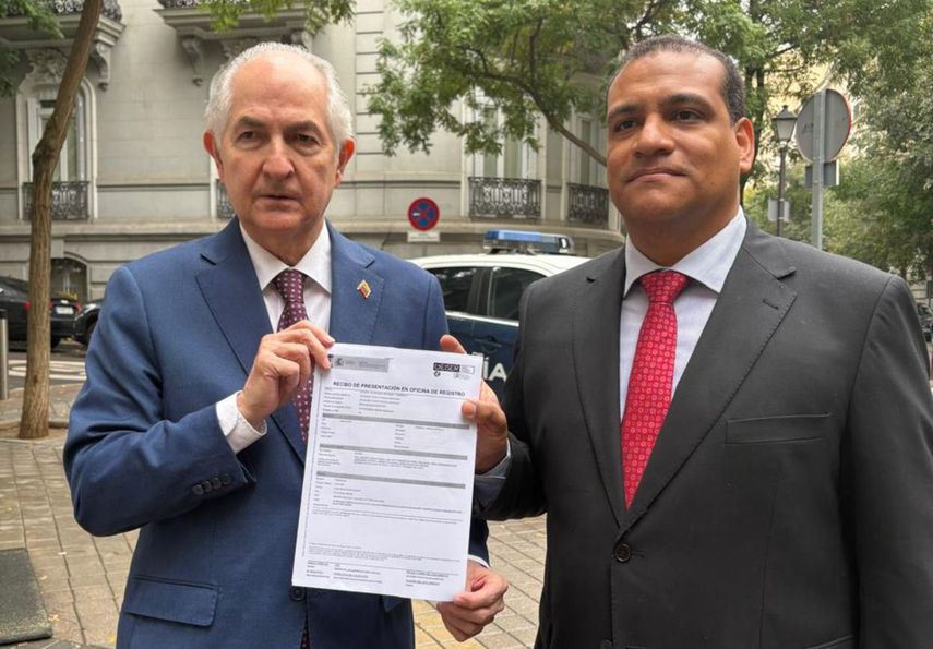 El exalcalde de Caracas, Antonio Ledezma, y el abogado Tomás Arias presentaron una denuncia contra Diosdado Cabello ante el Ministerio de Interior de España