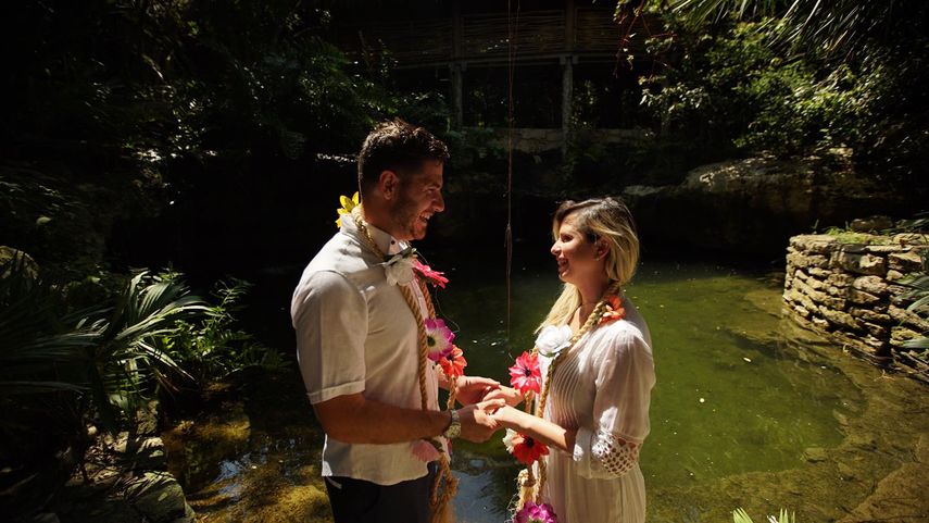 El chef James y su esposa en la ceremonia maya que realizaron en octubre en el hotel Grand Velas.&nbsp;